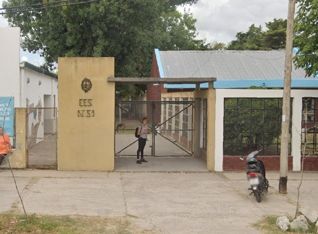 Escuela secundaria de Los Hornos sin clases esta semana por baños rotos: Esperan al Consejo Escolar