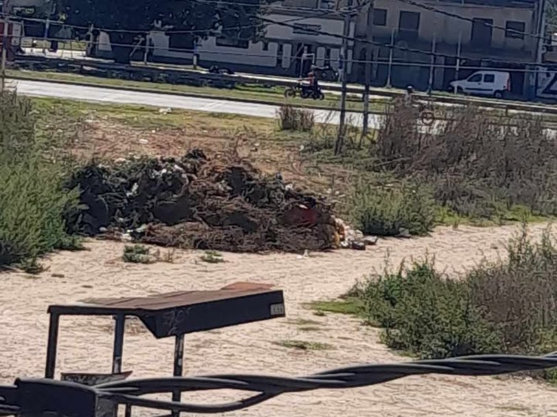 Producto de una limpieza: Vecinos piden que retiren montículo de basura