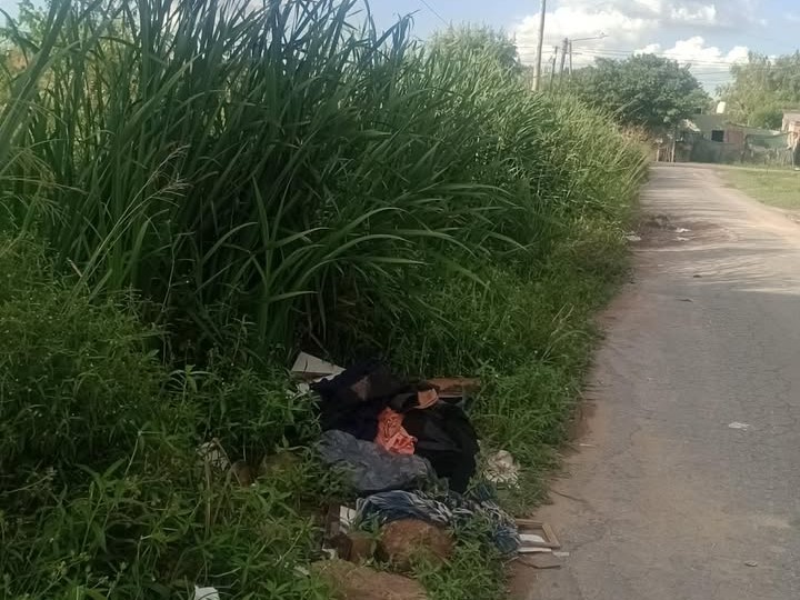 Vecino se quejó del estado de varias cuadras en Altos de San Lorenzo