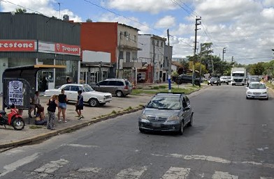 Vecinos llegan tarde a sus trabajos porque los colectivos no frenan por estar completos