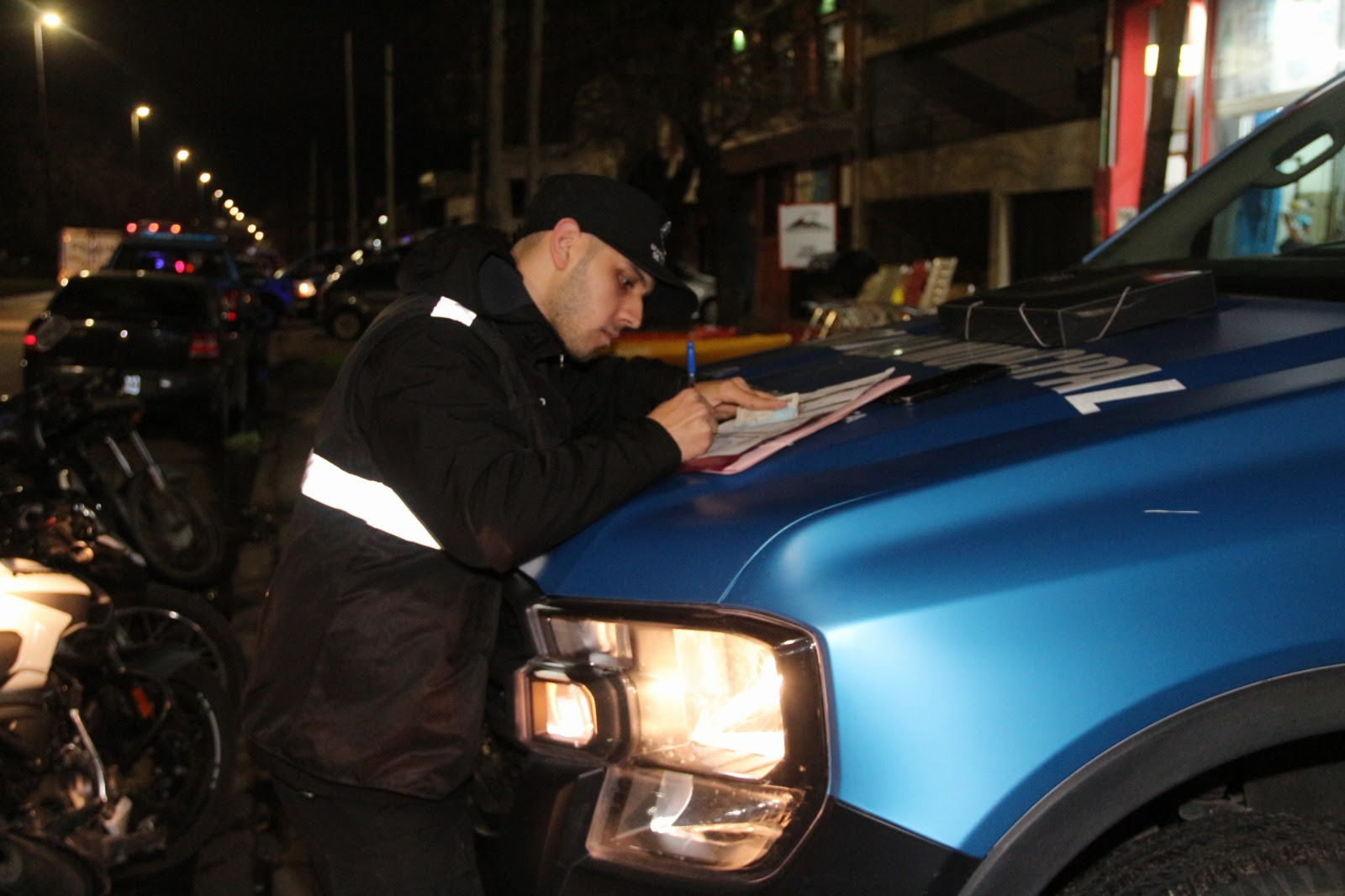 Más de 100 secuestros vehiculares y tres aprehendidos en operativos municipales en La Plata