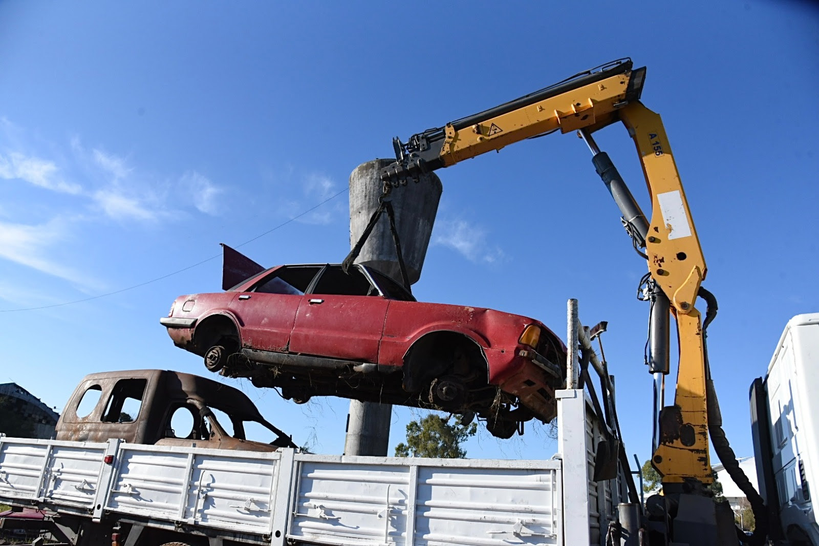 Compactaron autos que habían sido sacados de las calles