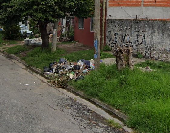 Más reclamos de mugre acumulada en Altos de San Lorenzo