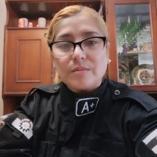 Los Hornos: dos agentes del Servicio Penitenciario Bonaerense salvaron la vida de una bebé