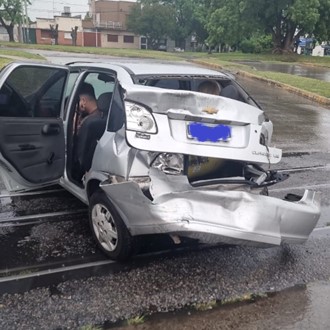 Accidente en 25 y 72: Una mujer fue trasladada a un nosocomio