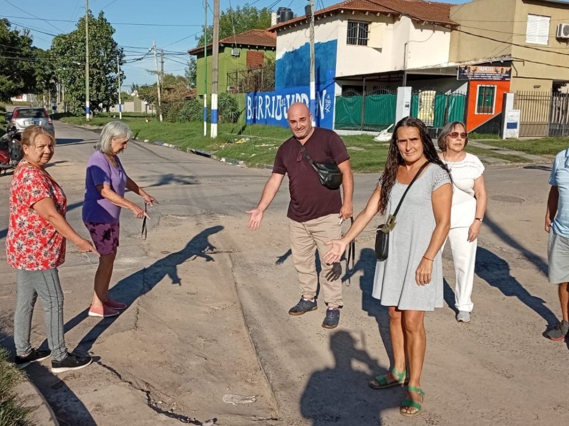Vecinos de Barrio Jardín se quejaron de los baches, obra inconclusa y el mantenimiento del barrio