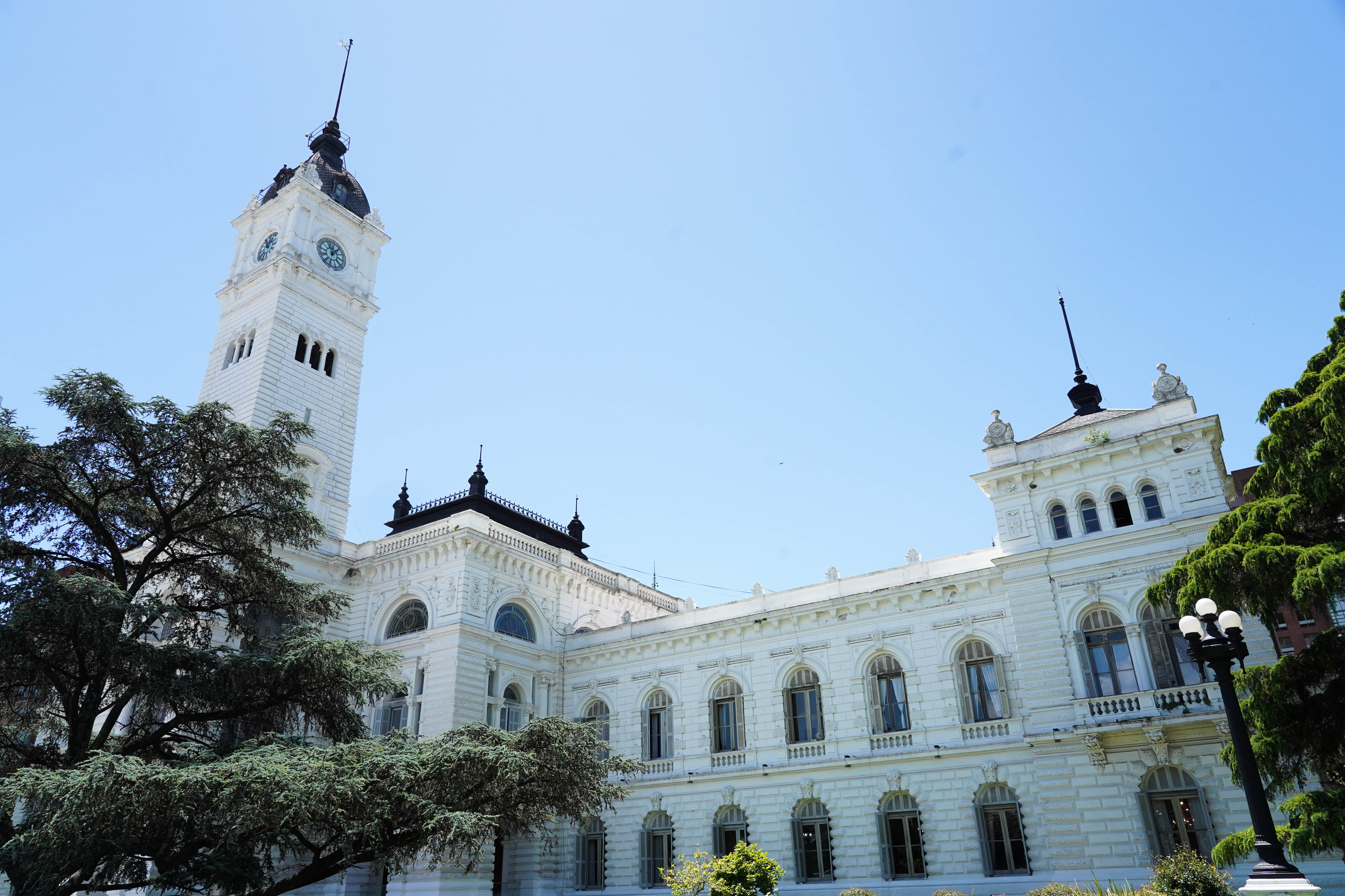 Adelantan el pago de los haberes de diciembre para los municipales de La Plata y confirman la fecha de pago del aguinaldo