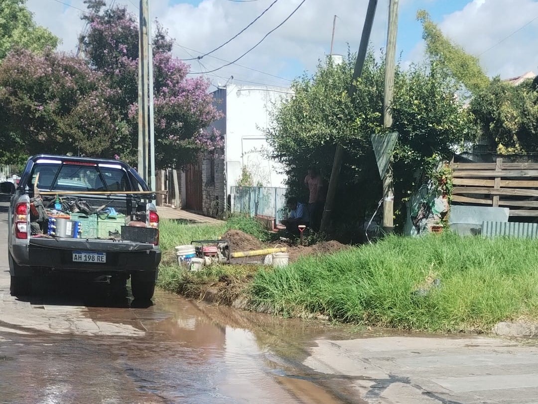 ABSA arregló una importante pérdida en 8 y 76 que perjudicaba el servicio