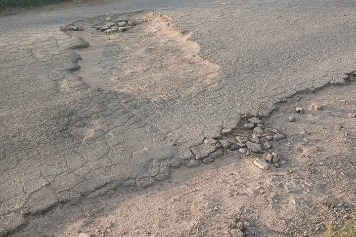"Necesitamos que arreglen la 98 desde avenida 7 a 13" reclamó un vecino de la zona