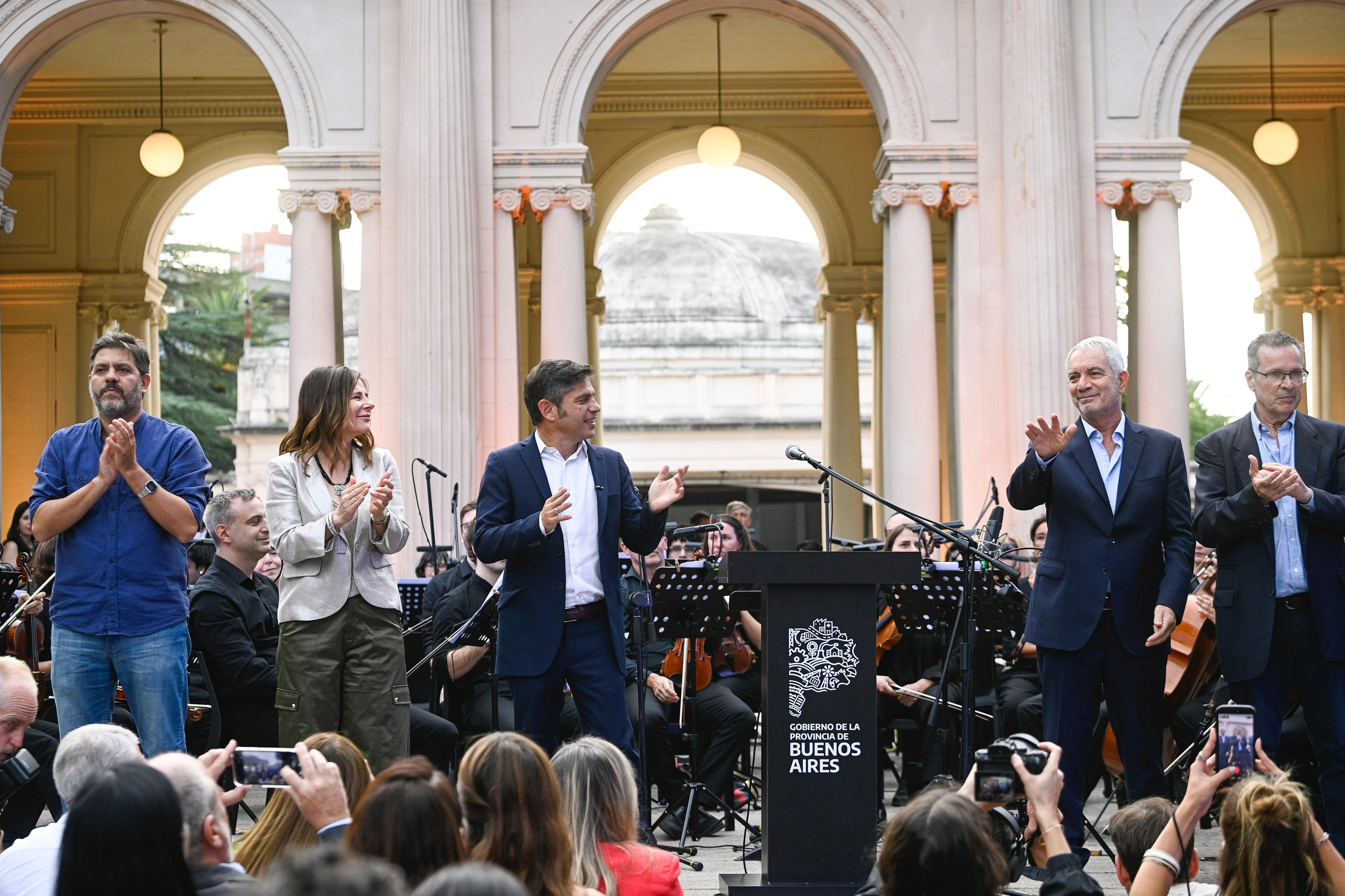 Kicillof y Alak encabezaron el inicio de las obras de restauración integral del Teatro del Lago