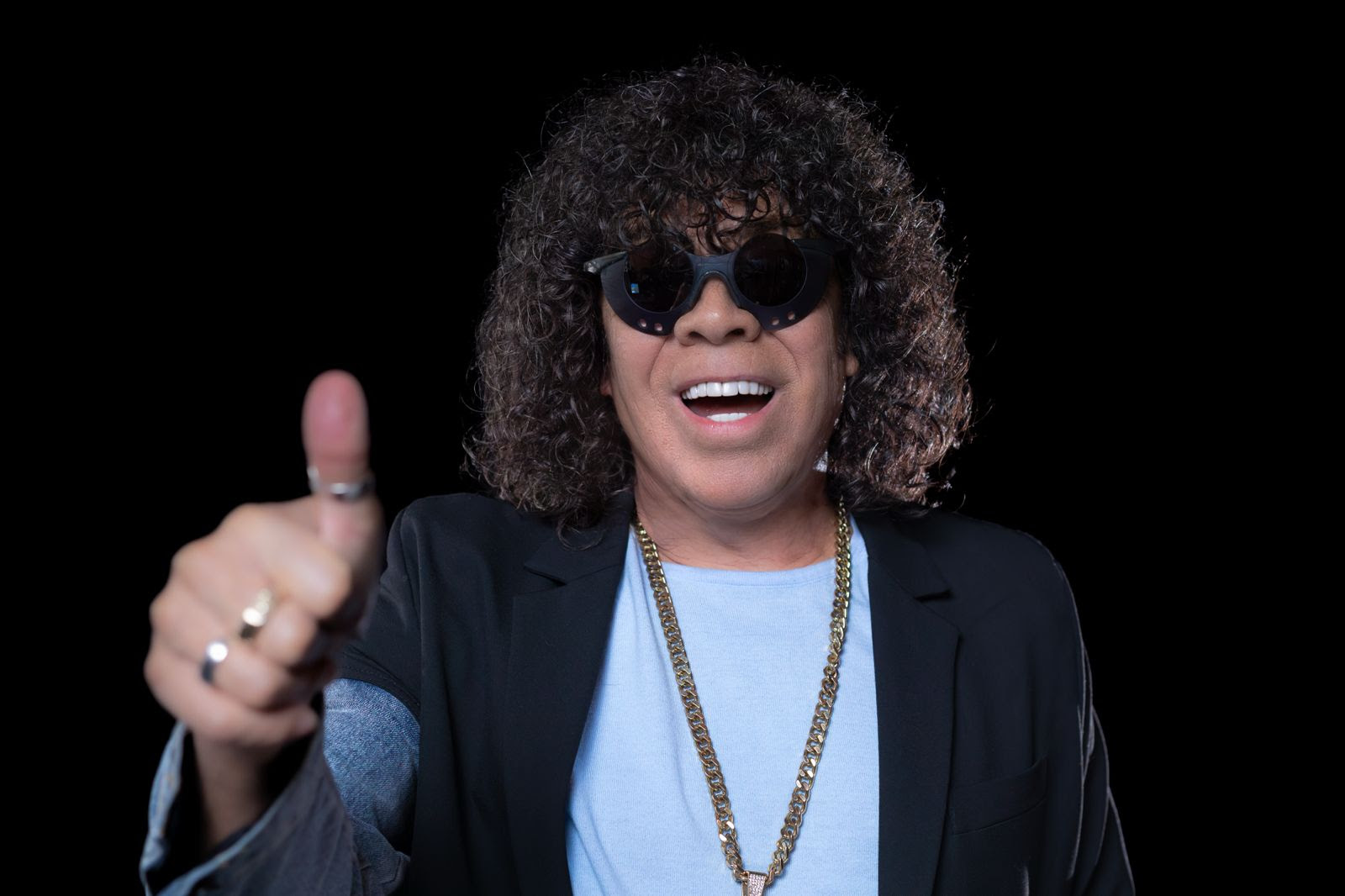 La Mona Jiménez se presenta en el Unico: Será declarado visitante ilustre