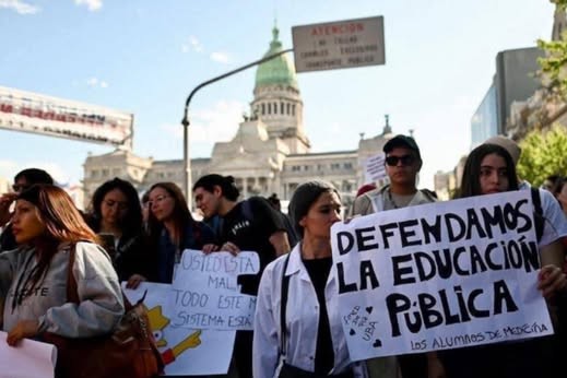 Docentes universitarios pararán cuatro días