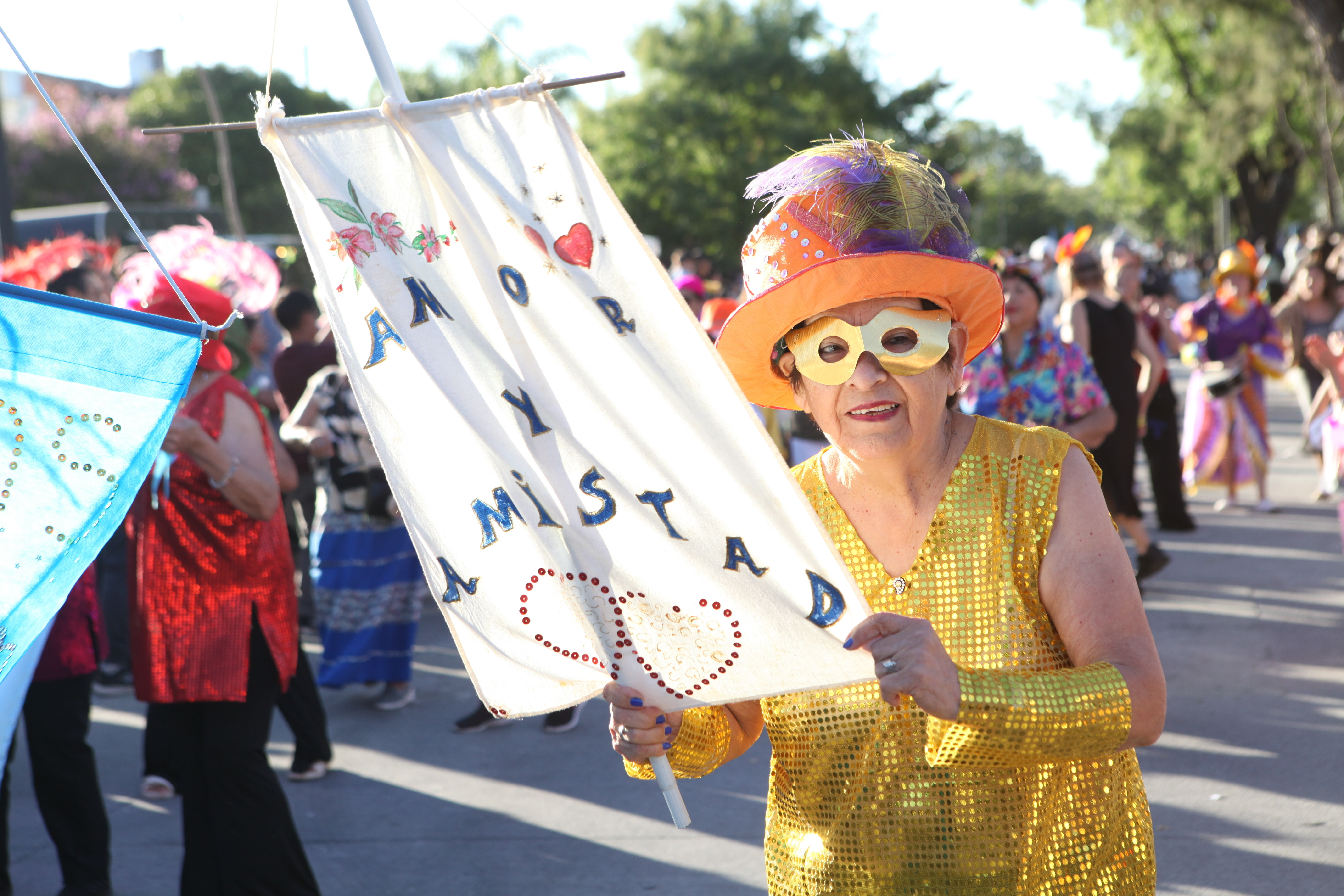Los Hornos celebró su 143 aniversario con un colorido festejo para toda la familia
