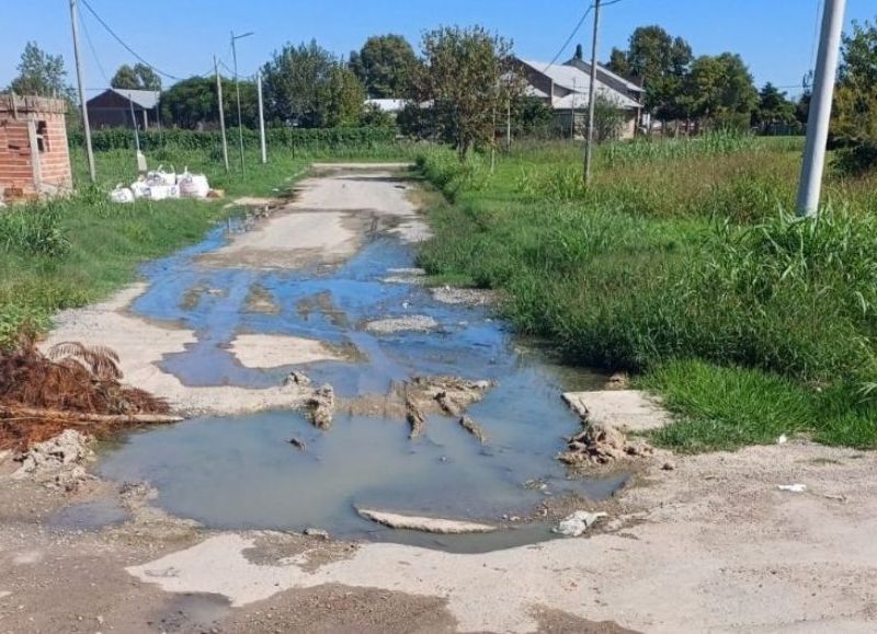 Crece la preocupación por el rebalse de cloacas en un barrio del casco