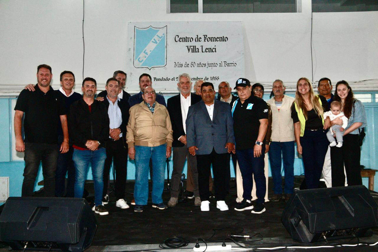 Alak participó de la cena por el 70 aniversario del Centro de Fomento Villa Lenci