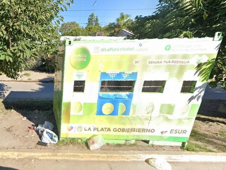 Vecino no sabe qué hacer con los papeles, cartones y plásticos desde que sacaron el puesto de 7 y 90