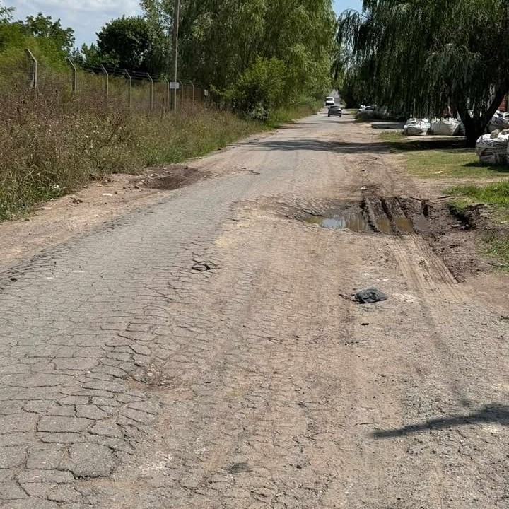 Preocupa a los vecinos el estado de 610 entre Villa Elvira y San Lorenzo