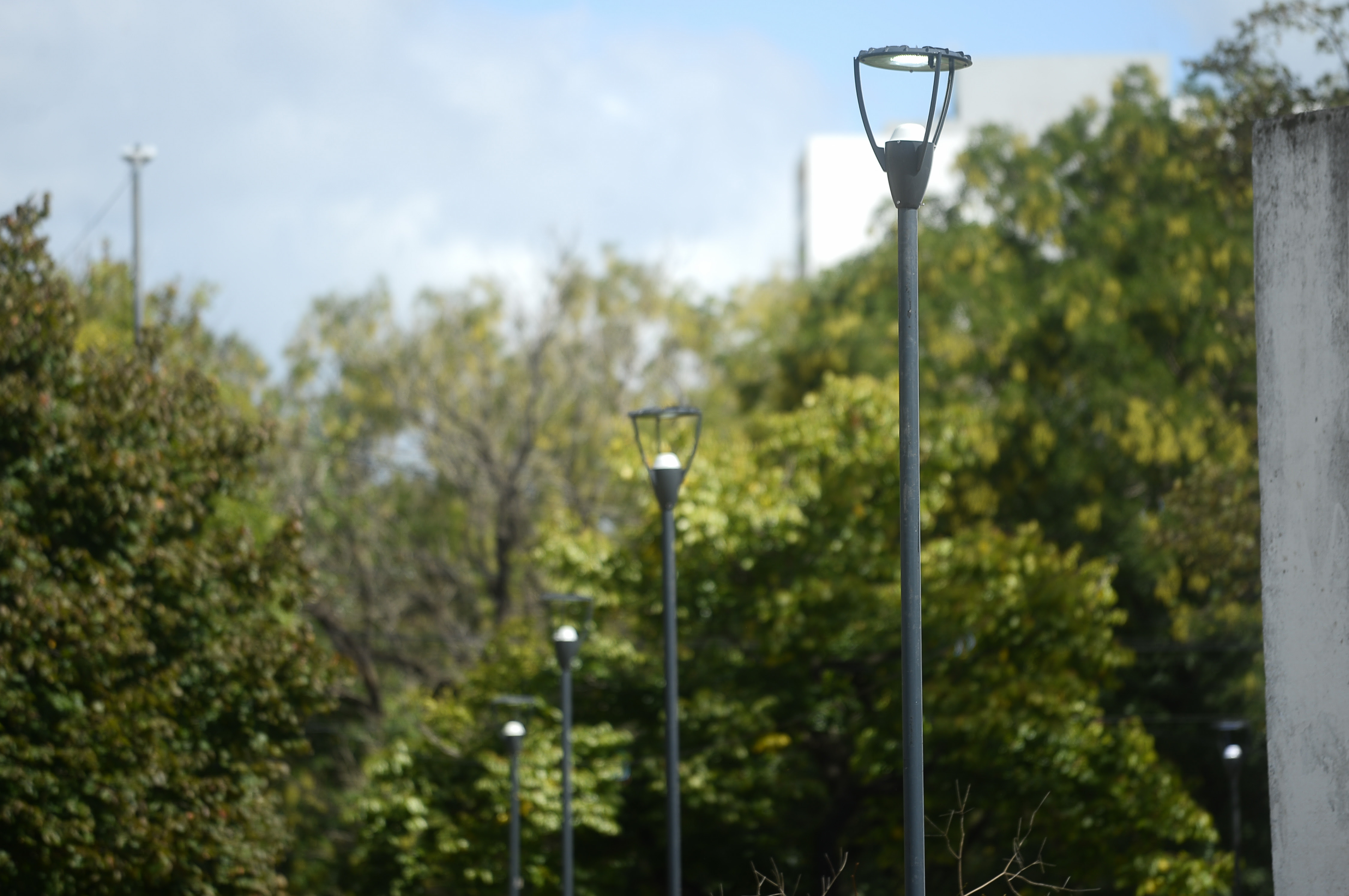 La Municipalidad sumó nuevas luminarias en barrios de zona norte y oeste de La Plata