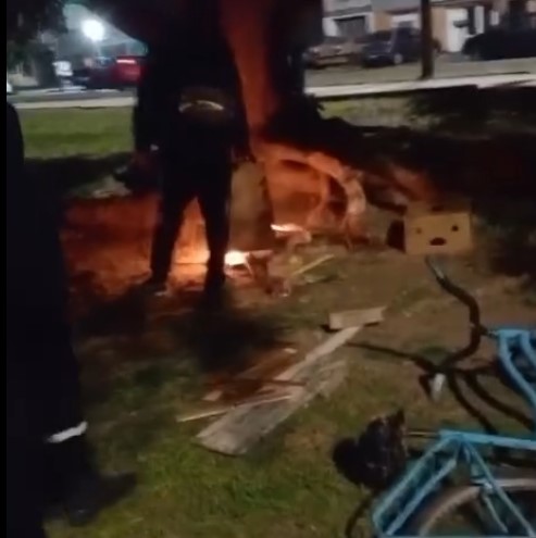 Desalojaron a cuatro personas que vivían en La Plaza La Señal de 3 y 72