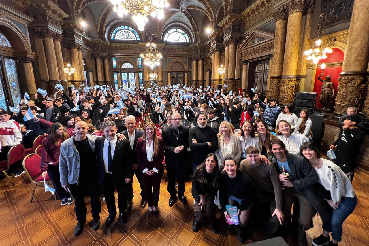 Más de 300 estudiantes participaron de un encuentro sobre salud mental, redes sociales y violencia digital