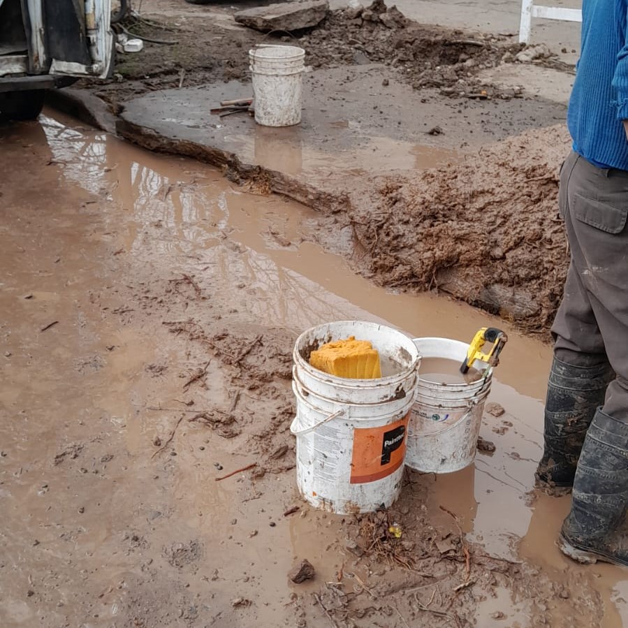 ABSA trabaja en la zona arreglando pérdidas que llevan meses de reclamos