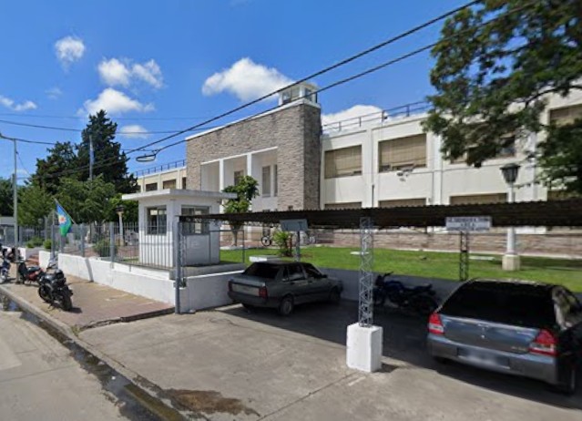 Un preso quiso huir de la Unidad 9: fue atrapado en el techo del penal de 76 y 10