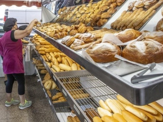 Un informe revela la cruda situación que viven las panaderías: Las facturas se irían a la nubes