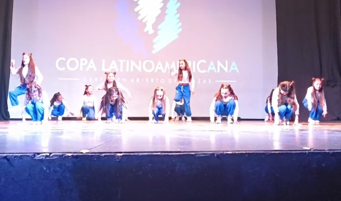 Villa Elvira arriba en el baile de reggaeton en el latinoamericano que se hizo en CABA