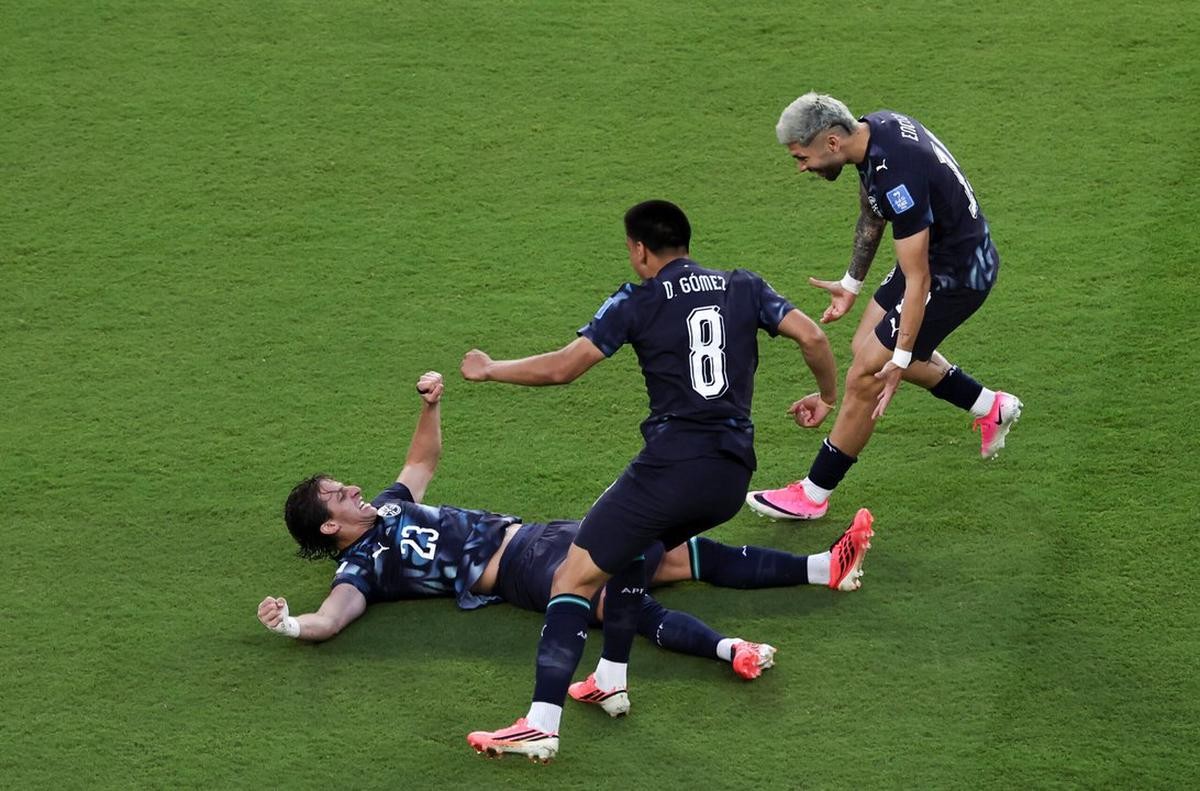 Explotó Villa Elvira con el gol que clasificó a Paraguay