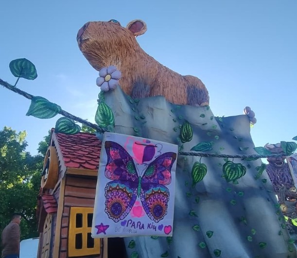 Marcha de muñequeros por las restricciones: Conocé los 22 momos autorizados