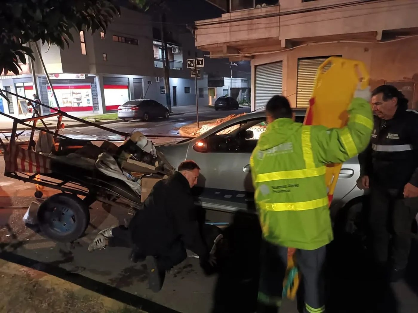 Un auto y un carro fueron protagonistas de un accidente en 1  y 77bis