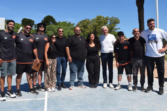 Barrio El Carmen: El intendente inauguró tres playones deportivos