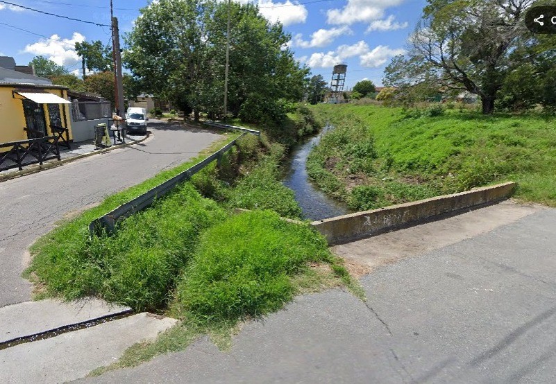 "Se está derrumbando la contención del arroyo" alerta en el Barrio de Salud