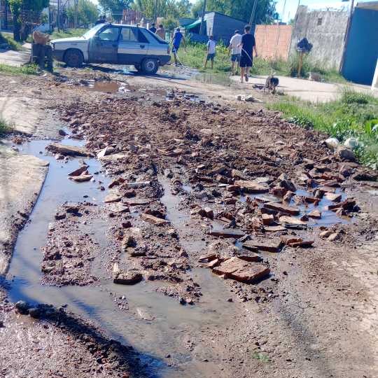Vecinos tapan pozos a la espera de la finalización de obras hidráulicas que evitarían inundaciones