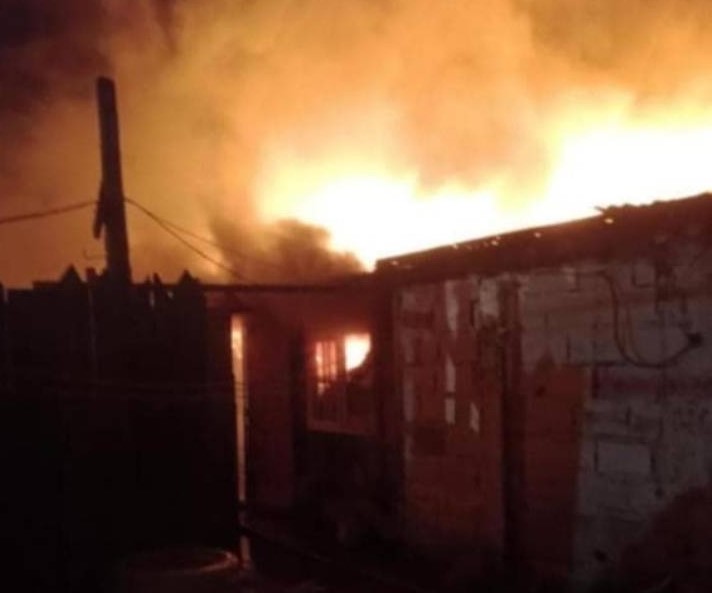 Perdió todo en un incendio: Familiares y amigos hacen una colecta para ayudarla