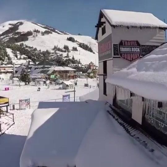 Bariloche: Tenían que haber viajado y aún siguen esperando que la empresa los llame