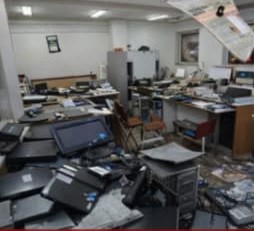 Entraron por un boquete en la escuela de 131 entre 77 y 78: Robaron e hicieron un desastre