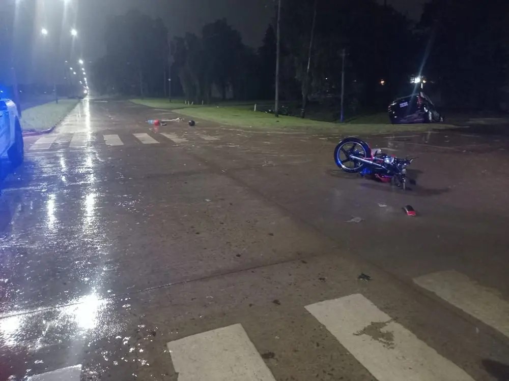13 y 606: Dos motociclistas heridos en un accidente de tránsito
