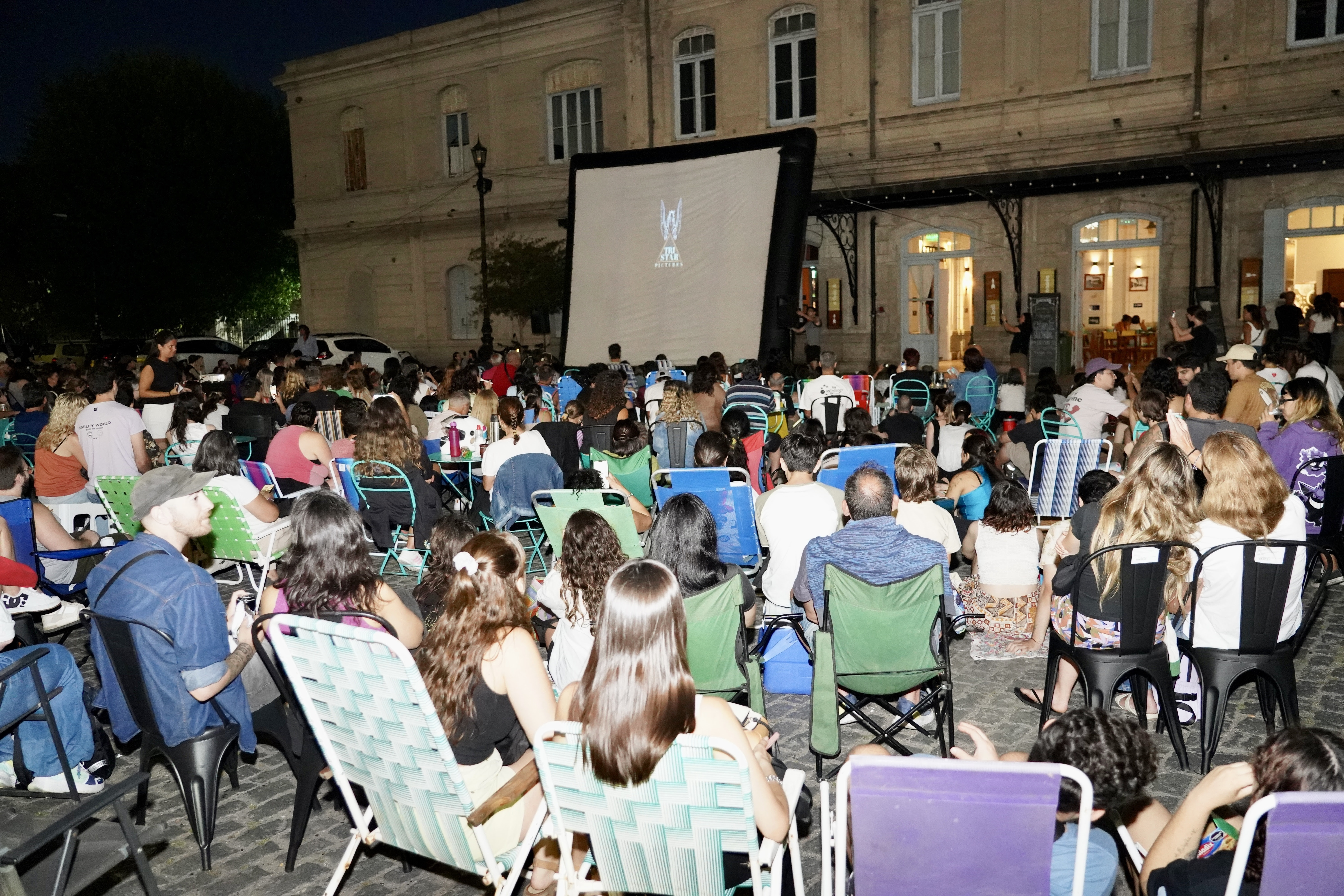 Febrero con cine gratuito: funciones en barrios, plazas y centros culturales de La Plata