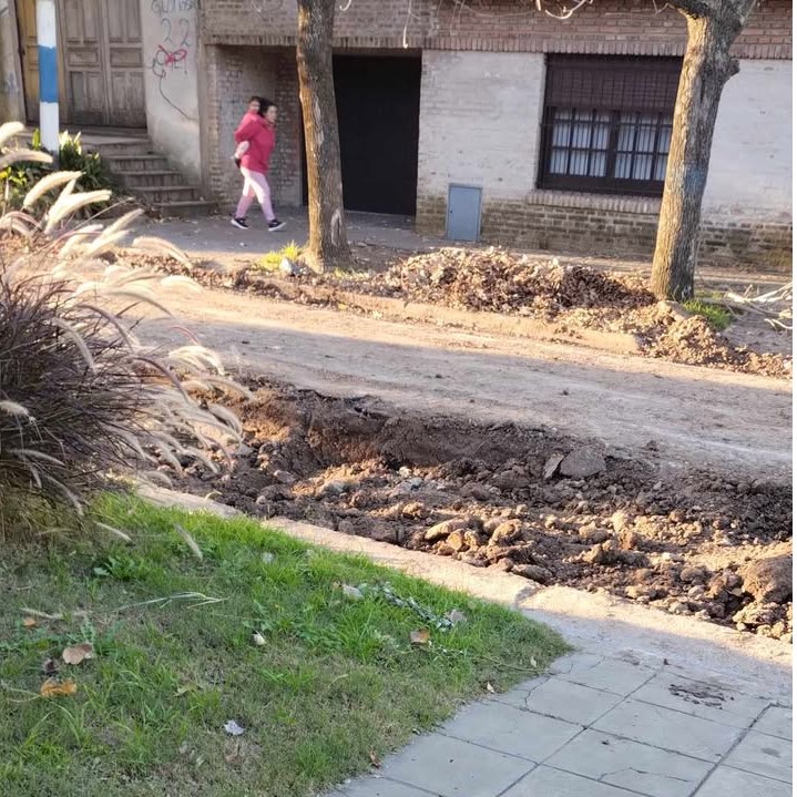 Se realizan trabajos de recomposición del asfalto en Barrio Jardín
