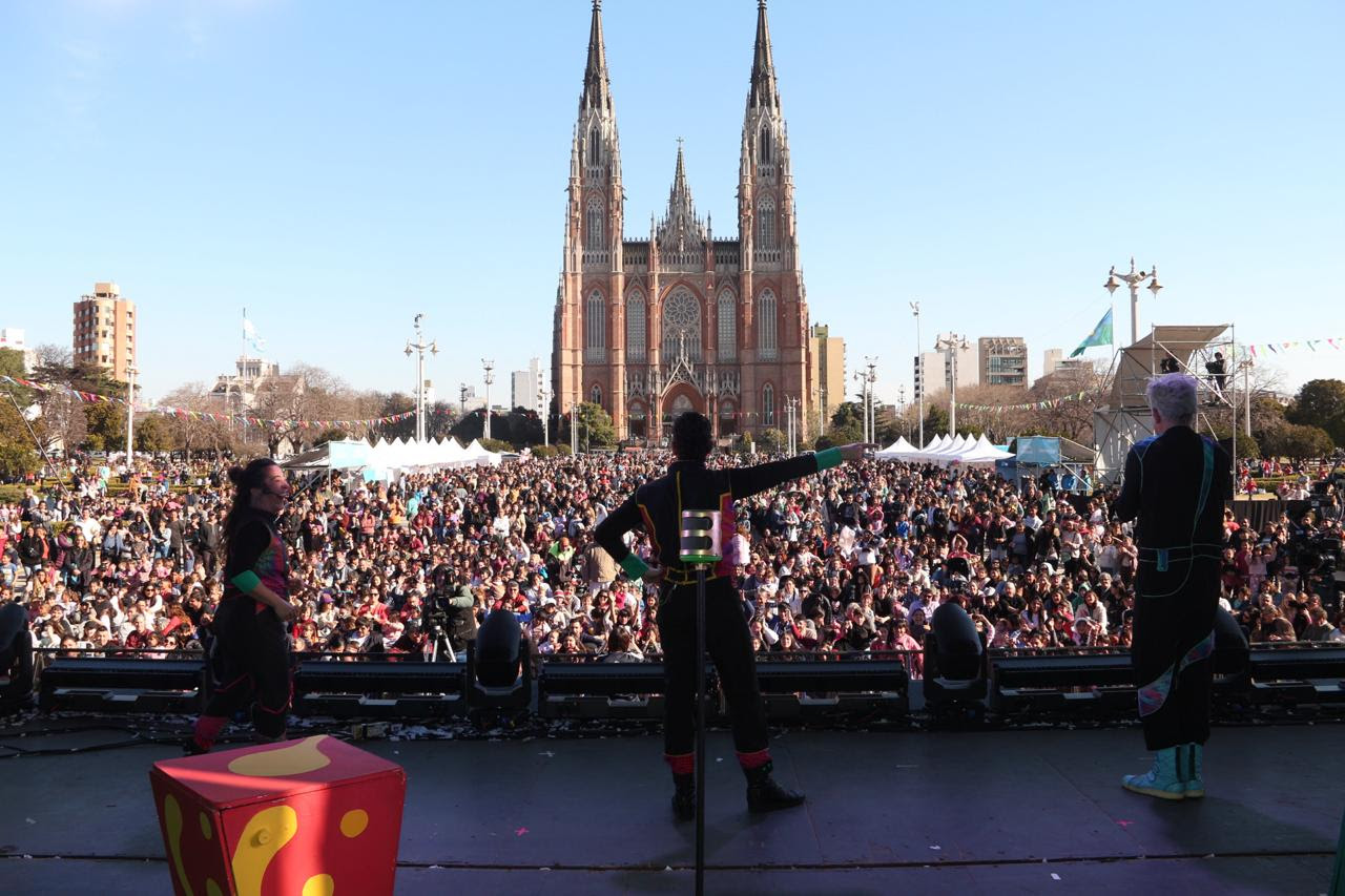 Una multitud participó del festejo del Día del Niño en Plaza Moreno