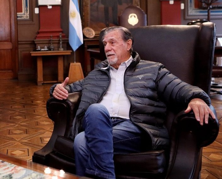 Federico Storani: "Si le suelta la mano, Adorni sabe demasiadas cosas"