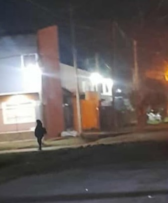 Vecinos felices con la llegada de luminarias en Villa Alba