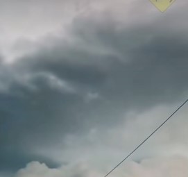 Villa Elvira bajo agua tras el paso de una fuerte tormenta de viento, agua, rayos y hasta granizo
