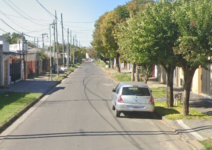 Se llevaron siete mil dólares de una vivienda de 121 entre 80 y 81