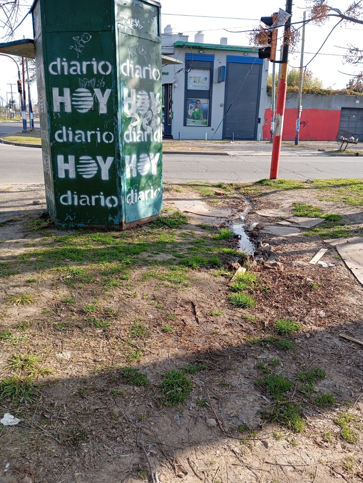 Reclamo por una antigua pérdida de agua en 120 y 80