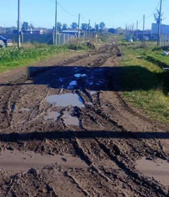 Quejas por el estado de una calle en San Lorenzo