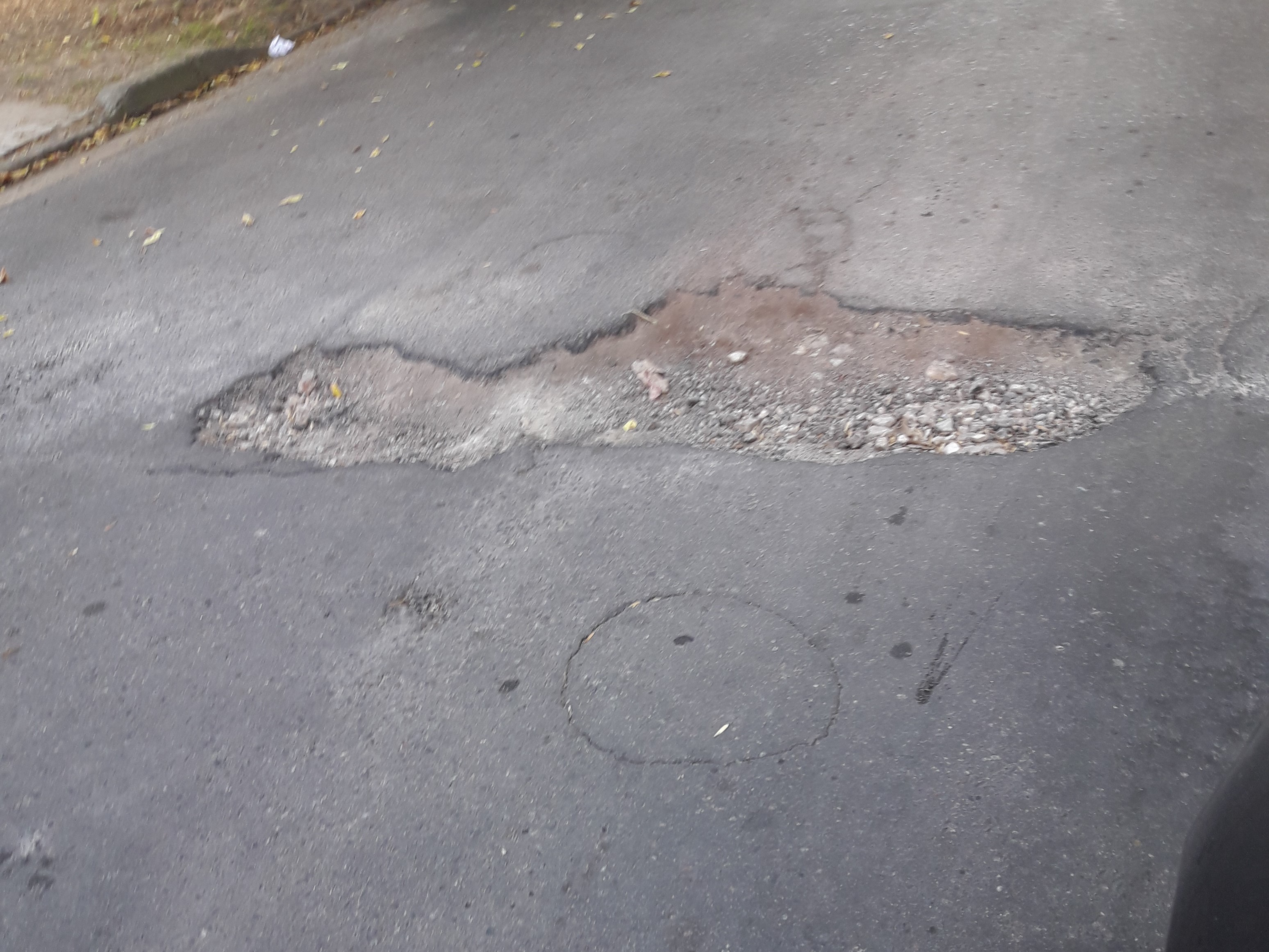 "Arreglaron un bache a 40 metros y no taparon los otros" es increíble dijo una vecina