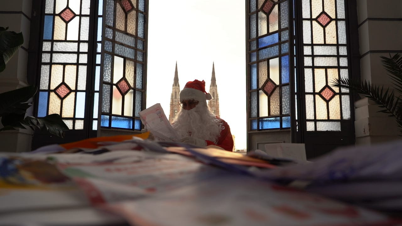 Papá Noel leyó las cartas que niñas y niños dejaron en el Palacio Municipal