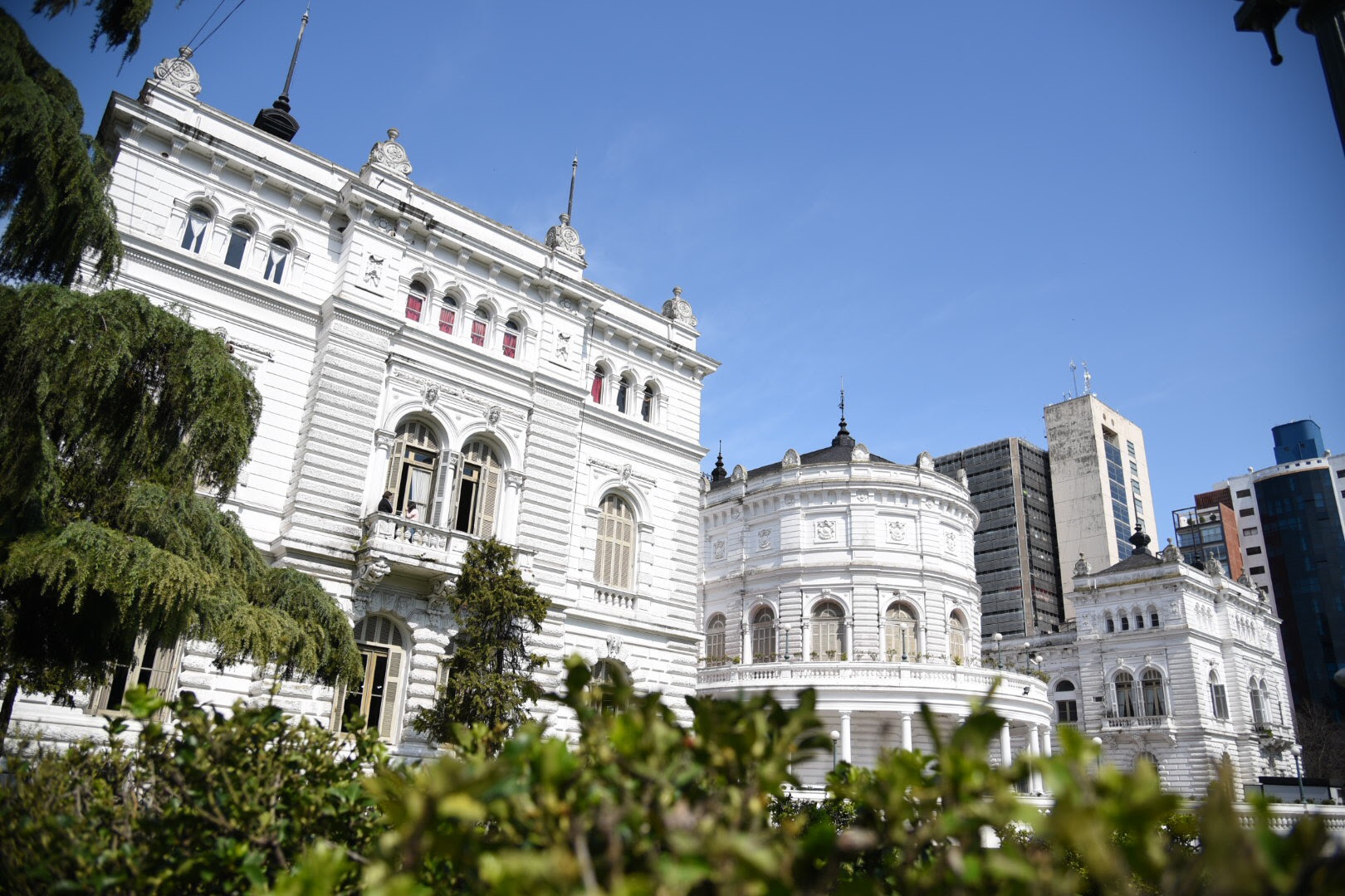 Empleados municipales de La Plata cobrarán el lunes el medio aguinaldo junto a los haberes de junio